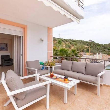 Villa Oasis Galatás Exteriér fotografie