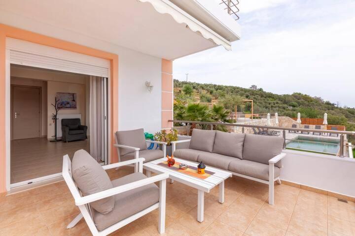 Villa Oasis Galatás Exteriér fotografie