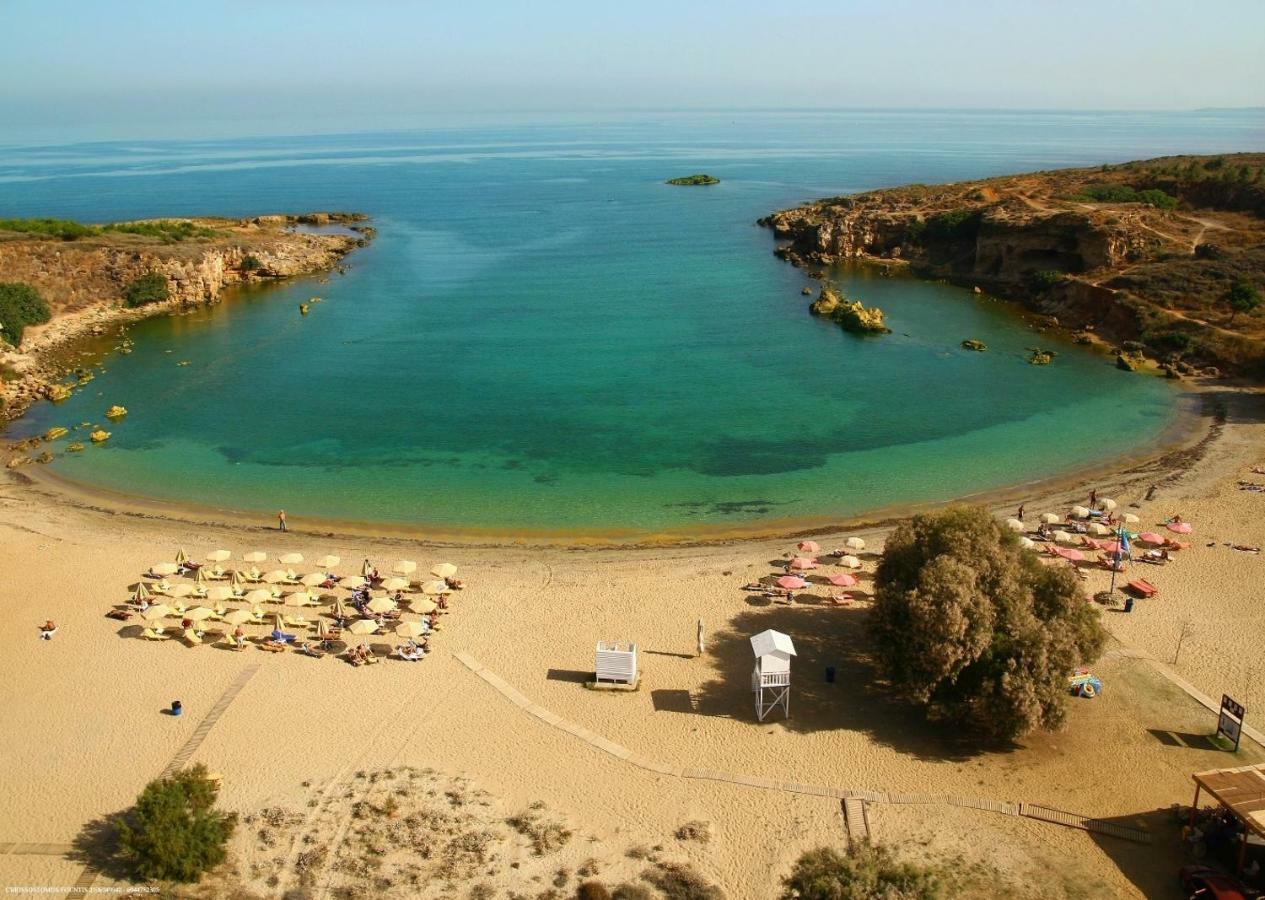 Villa Oasis Galatás Exteriér fotografie