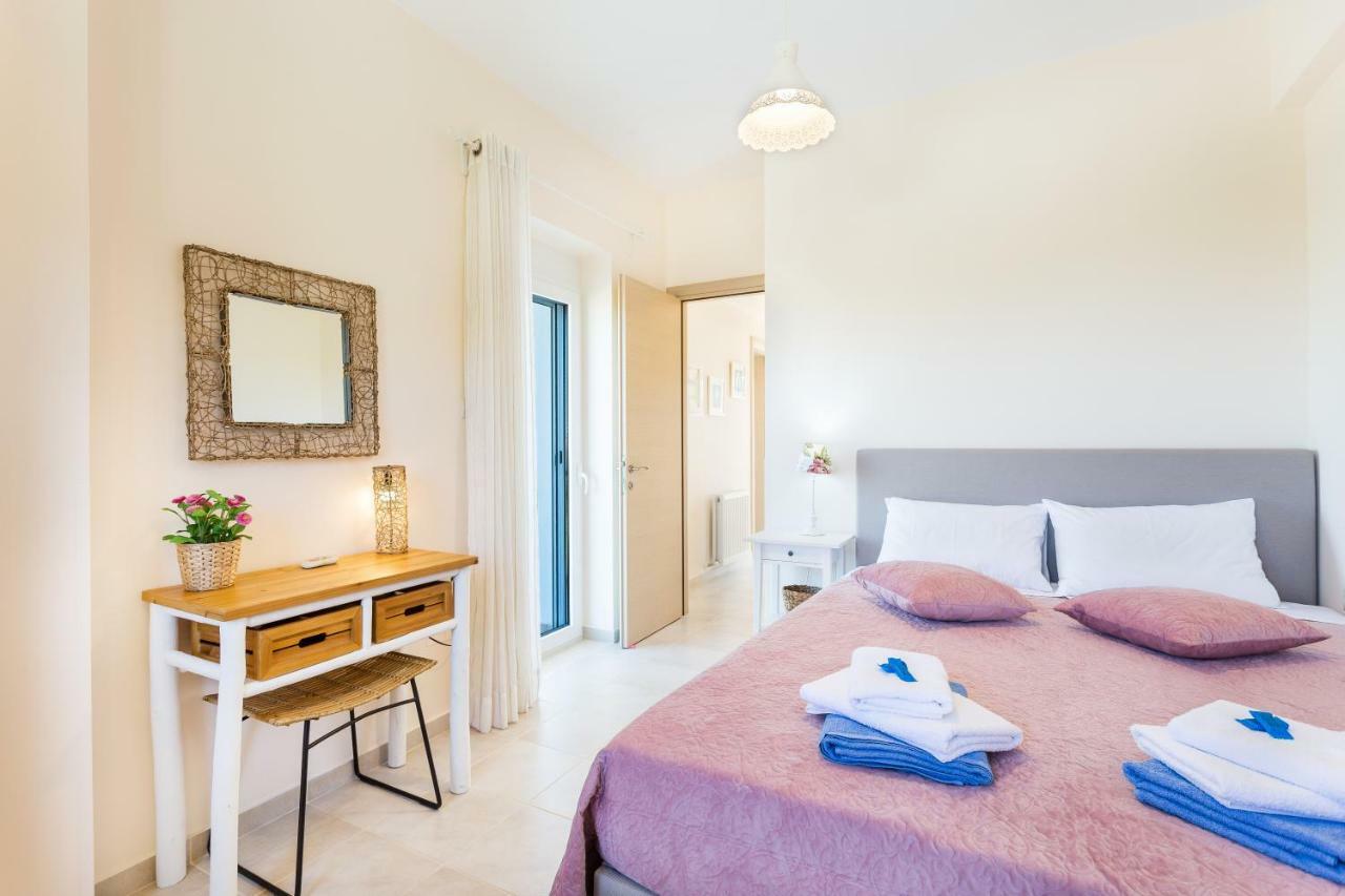 Villa Oasis Galatás Exteriér fotografie