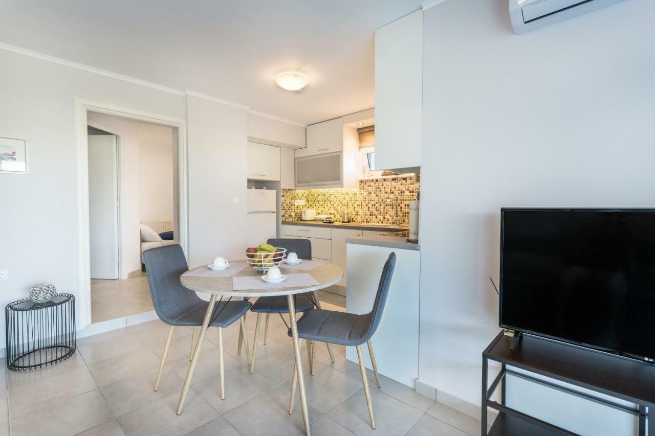 Villa Oasis Galatás Exteriér fotografie