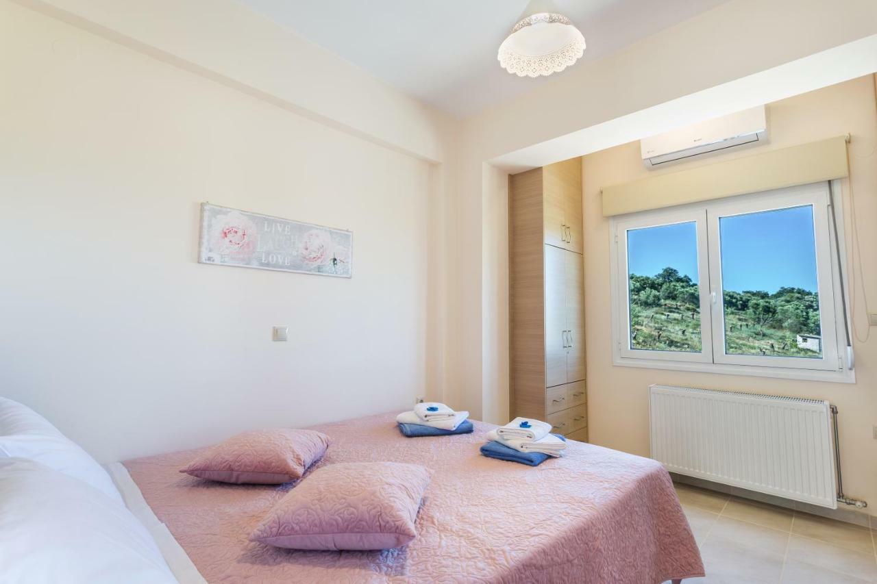 Villa Oasis Galatás Exteriér fotografie